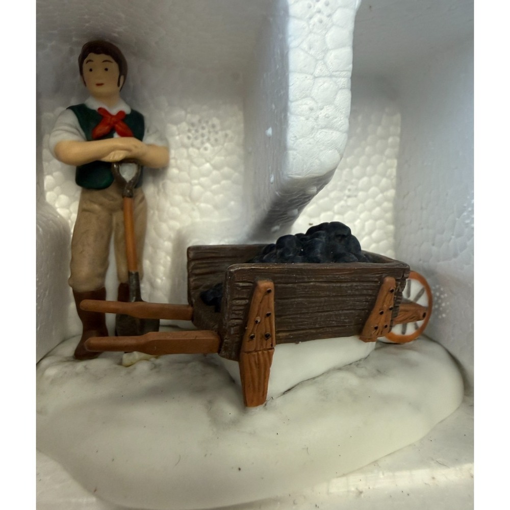 Department 56 Dickens Village London Gas‎ Worker Figure 56.58576